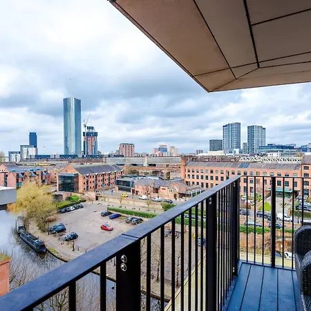 Cohost Partners Stylish Retreat With Views Apartment