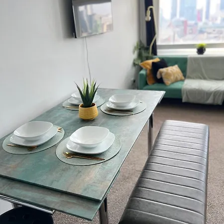 Opulent Skyline * マンチェスター