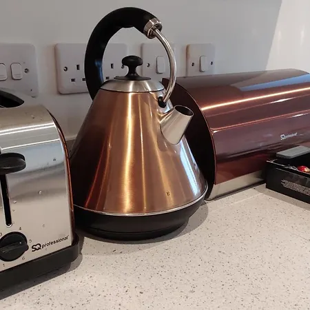 Apartment Penthouse-like With & Waterfront Views In Old Trafford With 500mbps Internet And Netflix