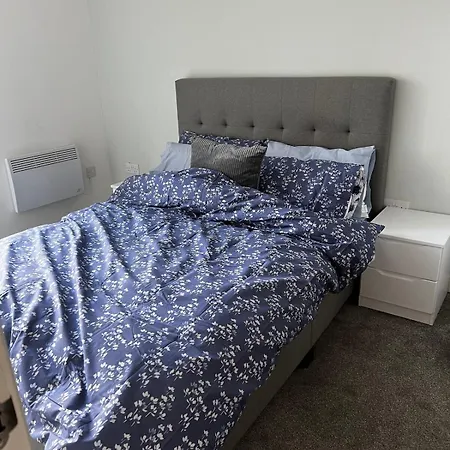 Apartment Stylish 2 Bedroom Centre *