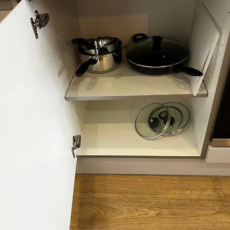 Stylish 2 Bedroom Centre Apartment *