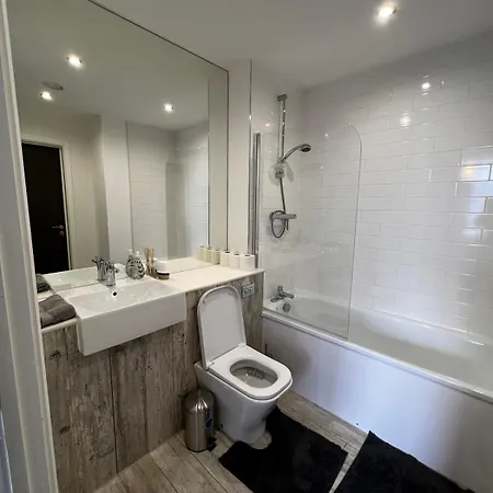 Apartment Stylish 2 Bedroom Centre *