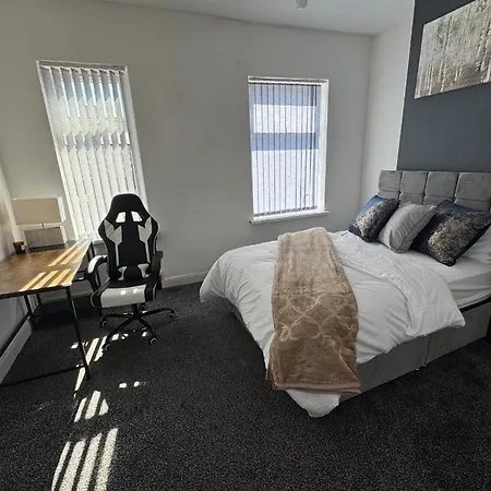 בית אירוח Modern Cozy 1 מנצ'סטר