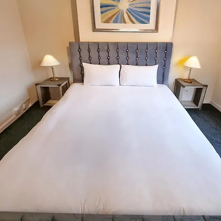 Cosy & Stylish 3-bedroom Near Etihad Stadium & Coop Live Arena, Perfect For 8 Guests * Manchester
