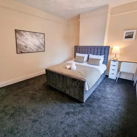 Cosy & Stylish 3-bedroom Near Etihad Stadium & Coop Live Arena, Perfect For 8 Guests Holiday home *