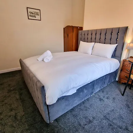 Holiday home Cosy & Stylish 3-bedroom Near Etihad Stadium & Coop Live Arena, Perfect For 8 Guests *