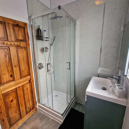 Cosy & Stylish 3-bedroom Near Etihad Stadium & Coop Live Arena, Perfect For 8 Guests * Manchester
