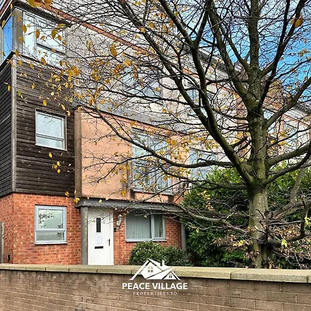 Ashton Co-living - Private Self-cater * Manchester