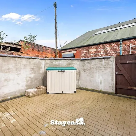 Monton Co-living - Private Self-cater Casa de Férias Manchester