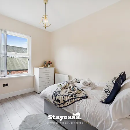 Monton Co-living - Private Self-cater Casa de Férias Manchester