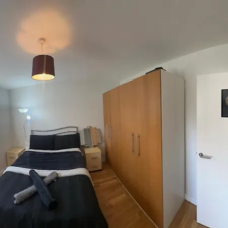 Apartmán Quaint 2 Bedroom Flat In *