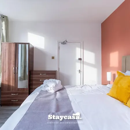 Modern 5-bed Haven Near Centre *