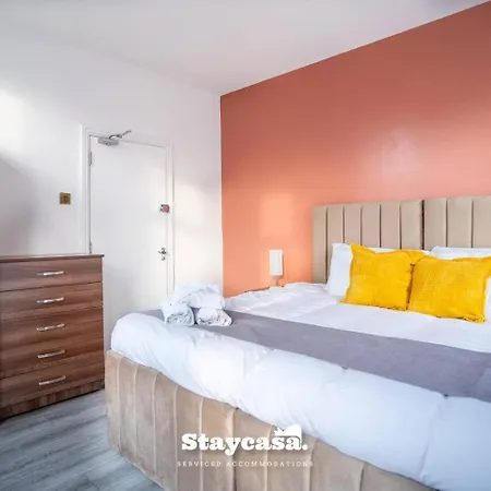 Holiday home Modern 5-bed Haven Near Centre