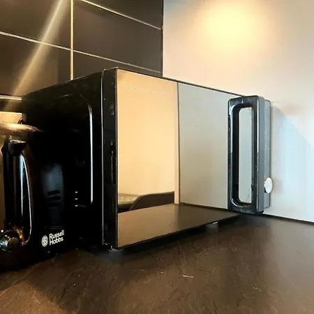 Modern High-rise Flat In Media City! 2 Beds, 2 Baths