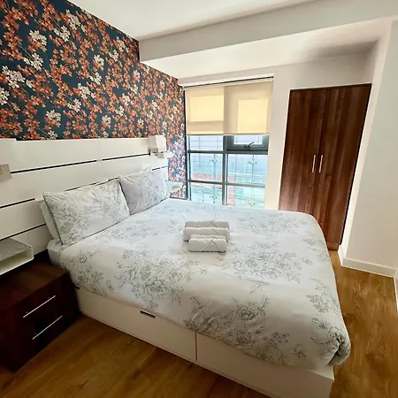 Centre Stylish One-bedroom Flat *