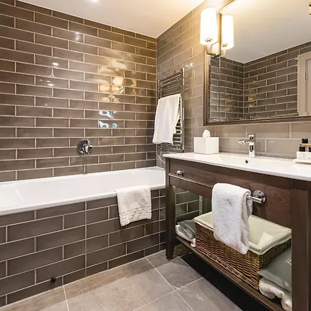 Dakota Hotell 4*