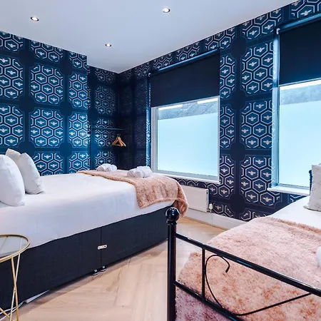 Rest&recharge At A Luxury Retreat In - Sleeps 11, 5 Bedrooms, 3 Bathrooms, Free Parking * Mánchester