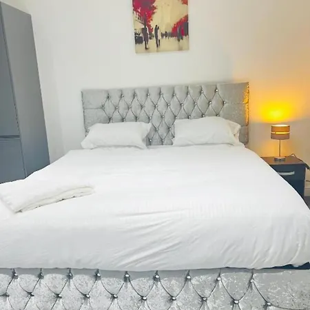 מלון Oyo The Pleasant House 3*