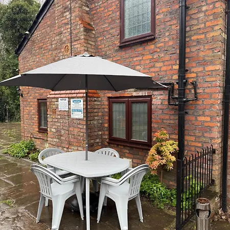 Rainsough - Shared Bathroom - Free Parking & Wifi Penzion *