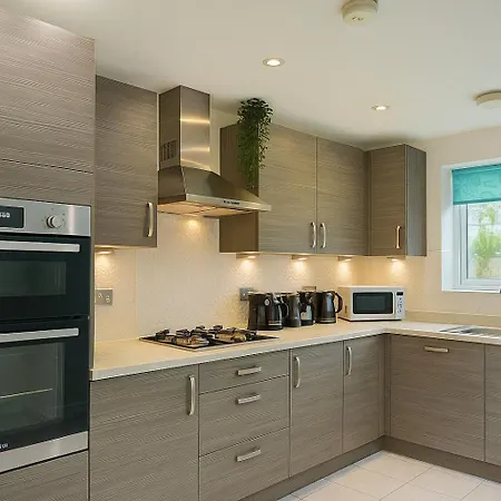 Spacious 4bd 3bt - Etihad - Coop - Pool Table - Free Parking Holiday home