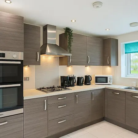 Spacious 4bd 3bt - Etihad - Coop - Pool Table - Free Parking Holiday home