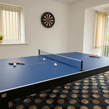Holiday home Spacious 4bd 3bt - Etihad - Coop - Pool Table - Free Parking *