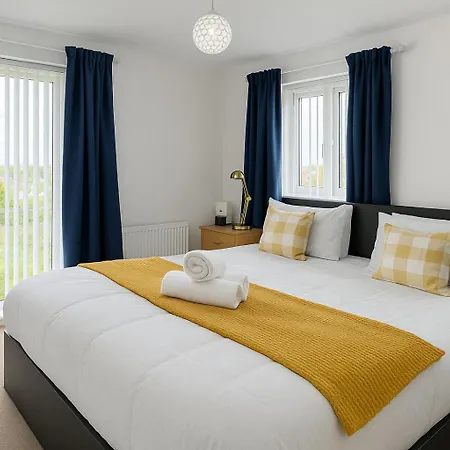 Holiday home Spacious 4bd 3bt - Etihad - Coop - Pool Table - Free Parking Manchester