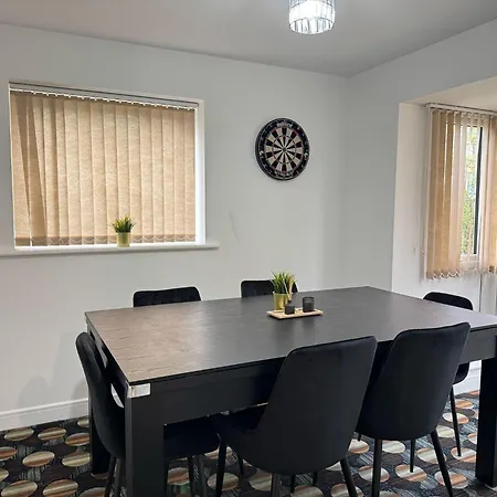 Spacious 4bd 3bt - Etihad - Coop - Pool Table - Free Parking Manchester