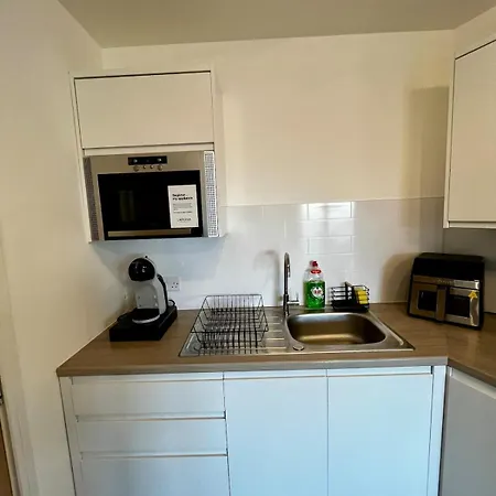 Chic 2-bed Flat - Coop Live & Ethiad *