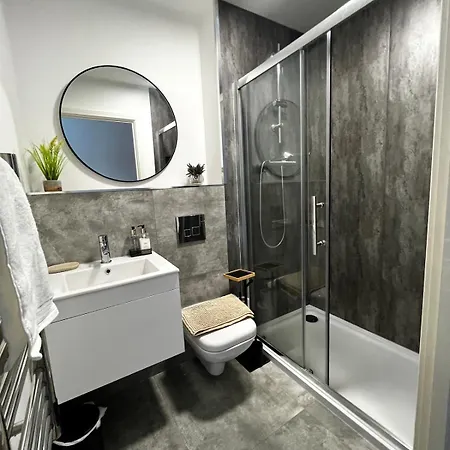 Chic 2-bed Flat - Coop Live & Ethiad