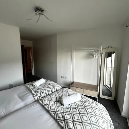Chic 2-bed Flat - Coop Live & Ethiad マンチェスター