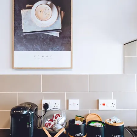 Forest View- Oasis Mural -didsbury Zen Sleeps 10 *