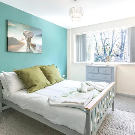 Feriehus Forest View- Oasis Mural -didsbury Zen Sleeps 10 Manchester