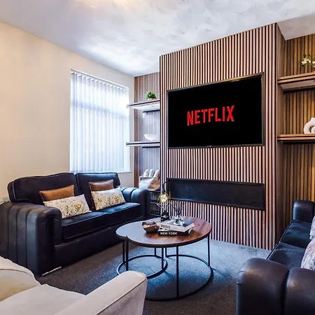 Cosy & Stylish 3-bedroom Near Etihad Stadium & Coop Live Arena, Perfect For 8 Guests Holiday home Manchester