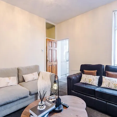 Cosy & Stylish 3-bedroom Near Etihad Stadium & Coop Live Arena, Perfect For 8 Guests Holiday home *