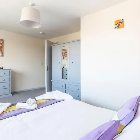 Spacious 4-bed Free Parking Short Or Long Manchester