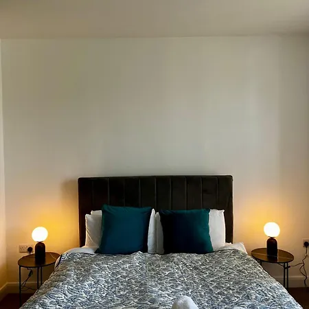 The Failsworth Collection - Stylish With Free Parking *