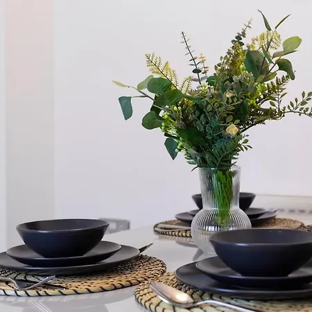 Bright & Luxurious With Garden