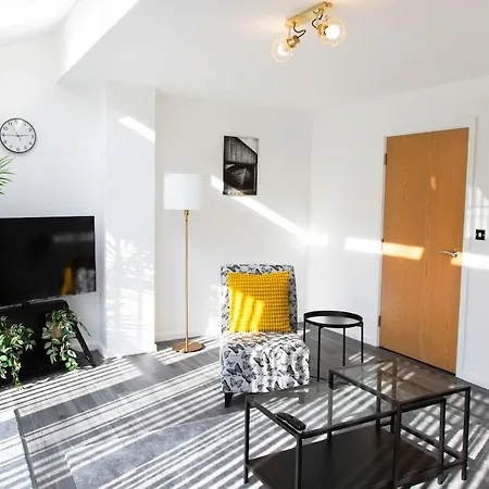 Bright & Luxurious With Garden