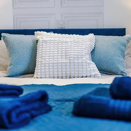 Incredible 4bedroom In Salford, Game Room, Free Parking, Smart Tv