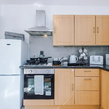 Incredible 4bedroom In Salford, Game Room, Free Parking, Smart Tv * Manchester