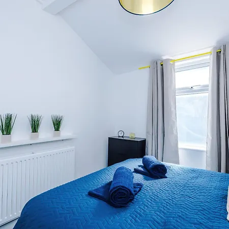 Incredible 4bedroom In Salford, Game Room, Free Parking, Smart Tv *