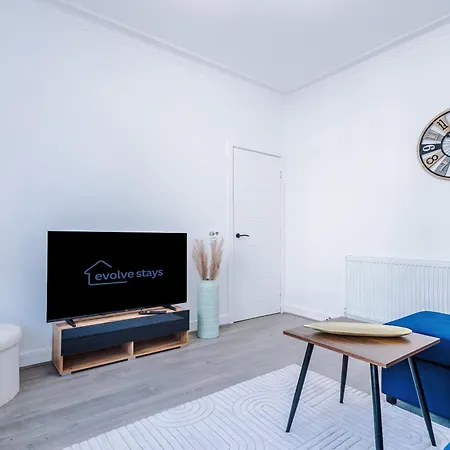 Incredible 4bedroom In Salford, Game Room, Free Parking, Smart Tv Manchester