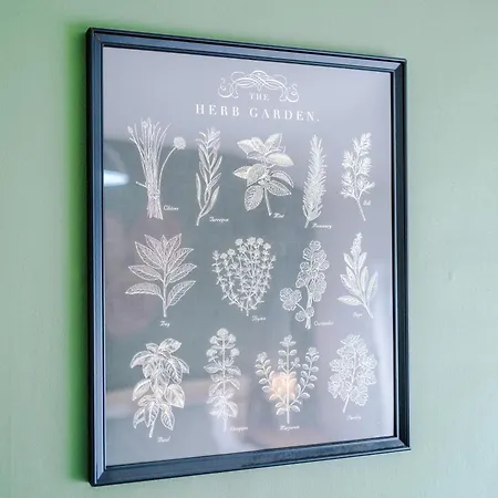 Stunning 3 Bedroom In Stretford, Game Room, Summer House, Smart Tv, Driveway アパート *