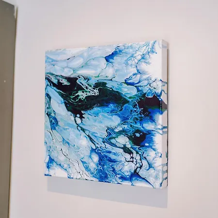 Stunning 3 Bedroom In Stretford, Game Room, Summer House, Smart Tv, Driveway アパート マンチェスター