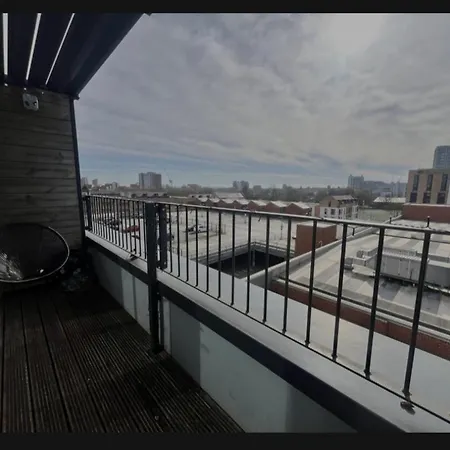 Vista Luxury Apartment Salford アパート *