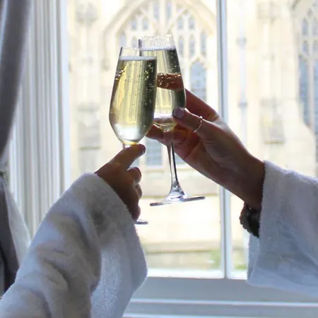 Mitre Centre מלון 3*