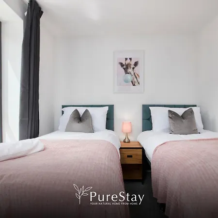 Luxury 5-bedroom House Sleeps 9 With Private Garden By Purestay Manchester