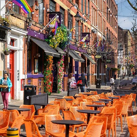 4 Bed Canal St Townhouse Free Parking Vakantiehuis Manchester