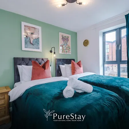 בית נופש Modern 5 Bedroom House In By Purestay - Short With Service & Free Parking